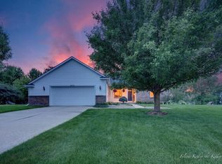 2033 Orchard Ridge Dr NW, Grand Rapids, MI 49534