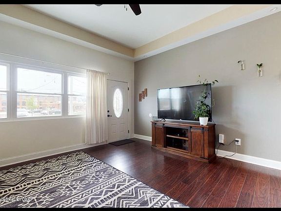 2nd image of 856 Ash St