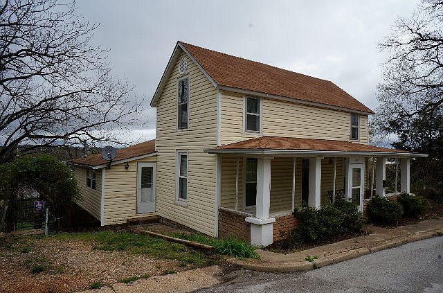 1st image of 209 W Leyda St