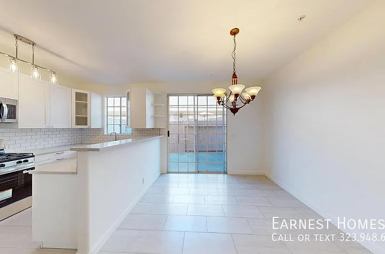 18347 Saticoy St #31 — Photo 25
