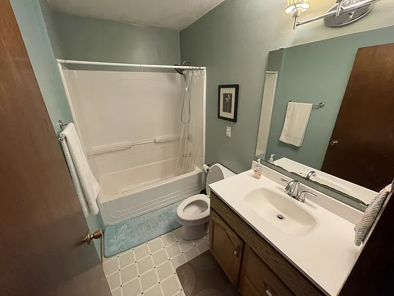 1708 Howlett Ln — Photo 23