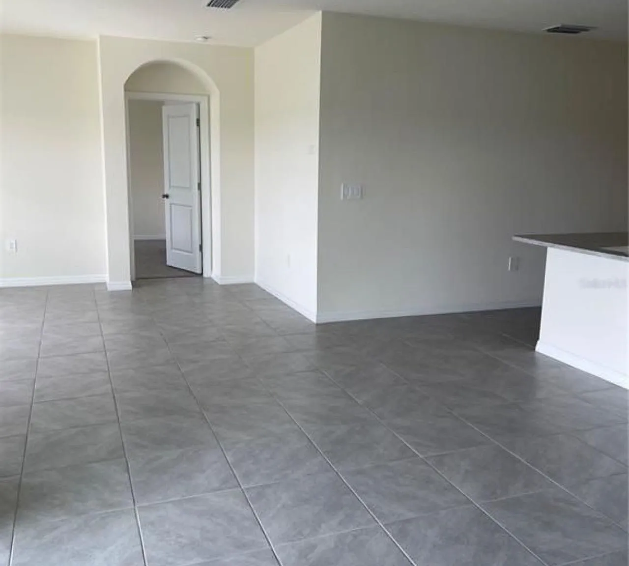 4 bed, 1828 sqft, $2,800 — Photo 2