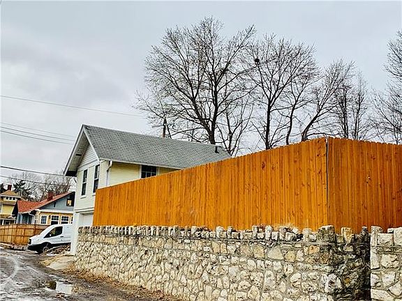 3rd image of 418 N 24th St