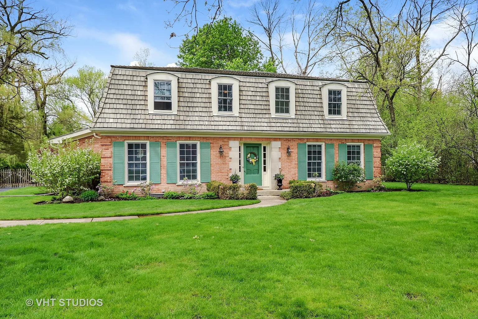 586 Meadowood Dr photo 1