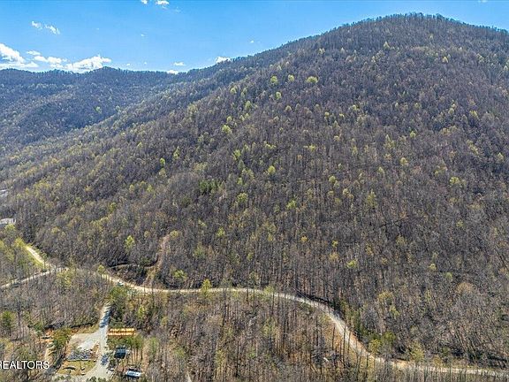 4th image of 422 Crooked Branch Rd