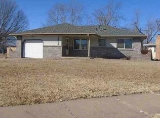 2556 Robin Rd, Salina, KS 67401