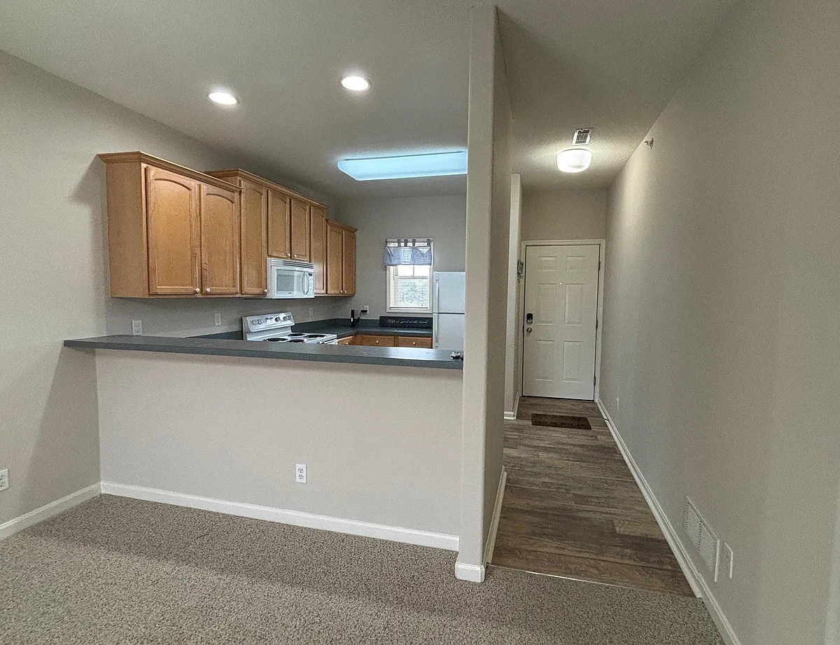 Building Photo - 33156 N Village Loop #4304