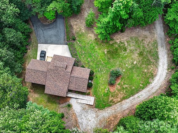 3rd image of 1044 Belvidere Ln