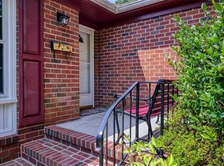 594 Crown Point Dr, Newport News, VA 23602