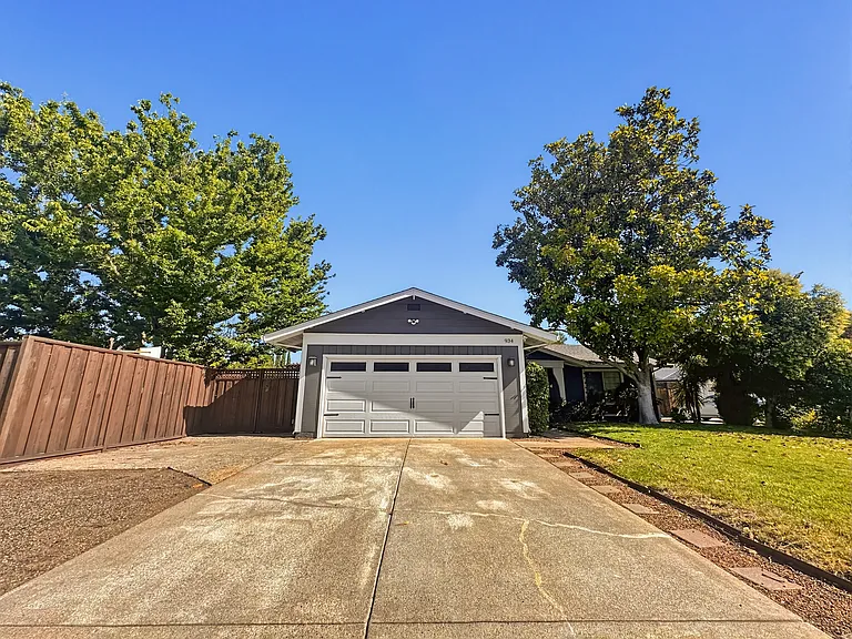 934 Kern Ct — Photo 23