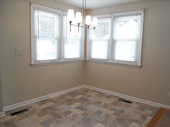 5th image of 799 Saint Lawrence Ave