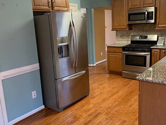 2nd image of 1076 Yellow River Dr