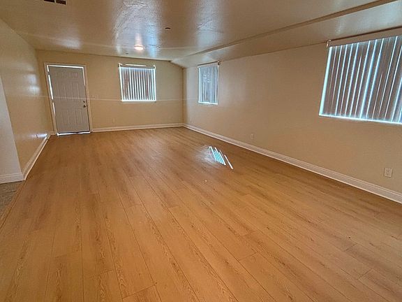 4th image of 1029 W 65th Pl