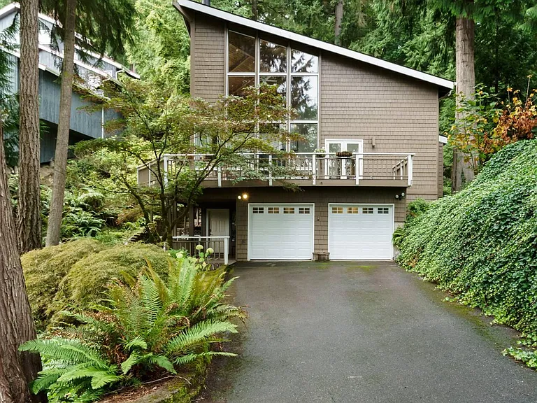 2041 W Lake Sammamish Pkwy SE — Photo 1