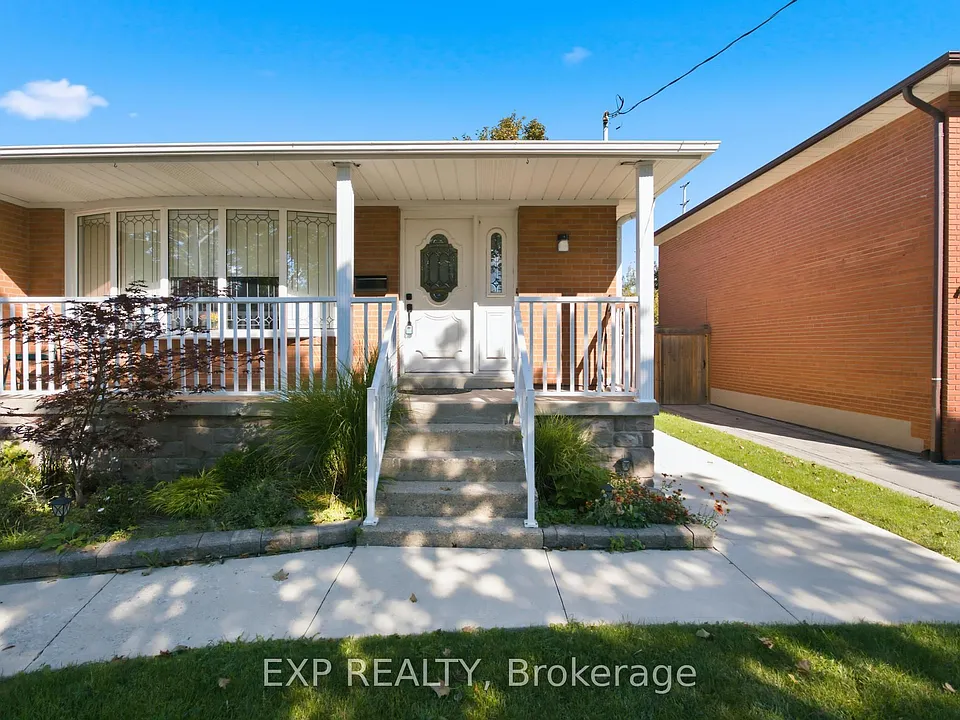 3671 Holden Cres