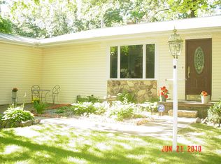 10735 Roberts Rd, Stockbridge, MI 49285