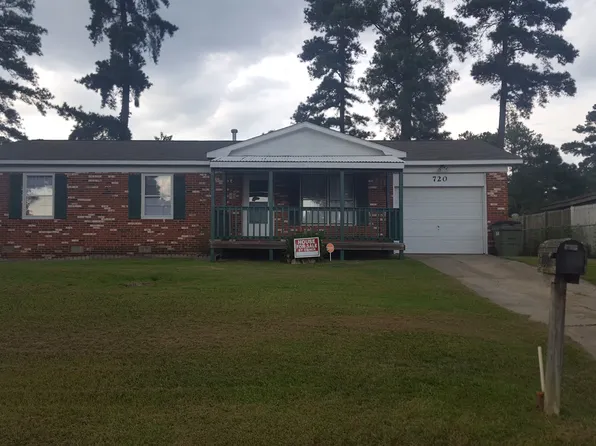 720 Carnegie Dr, Fayetteville, NC 28311