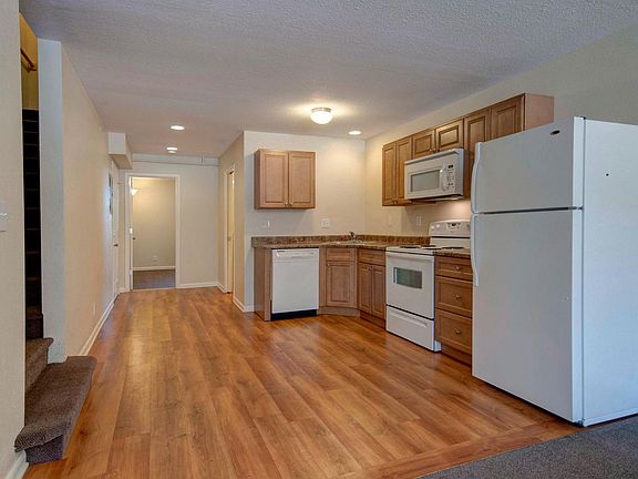 4th image of 2301 Goss St Unit 203