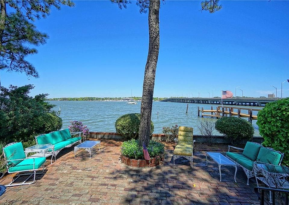Spacious patio for entertaining