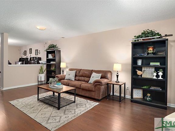 4th image of 6 Holly Springs Cir