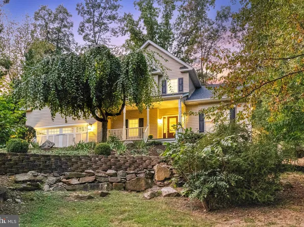 35460 Turtle Hill Dr, Round Hill, VA 20141