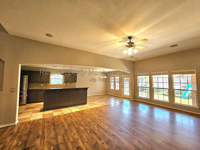 809 W Granger St — Photo 19