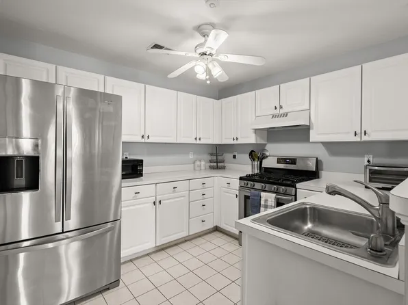 324 Tilden Commons Ln #324, Braintree, MA 02184