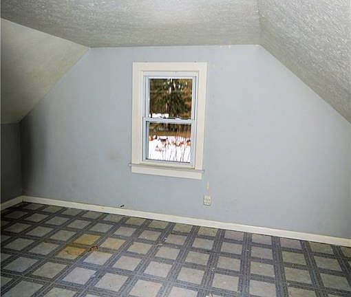 3rd image of 11911 Washington St