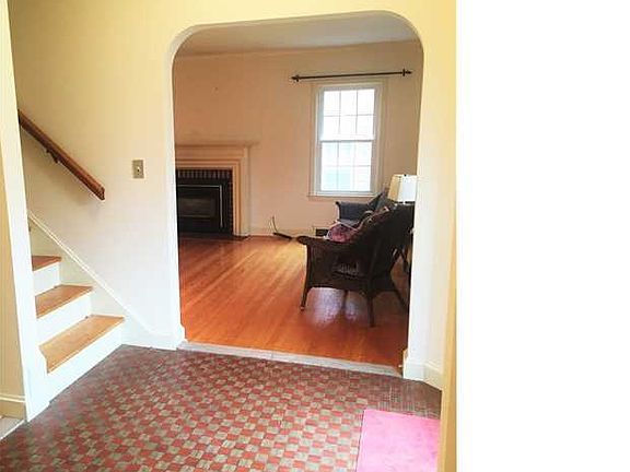4th image of 210 Twin Hills Dr