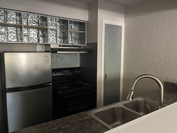 3rd image of 516 S Park Dr Unit 207