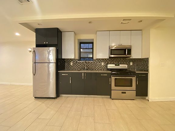 3rd image of 707 Saint Johns Pl #C