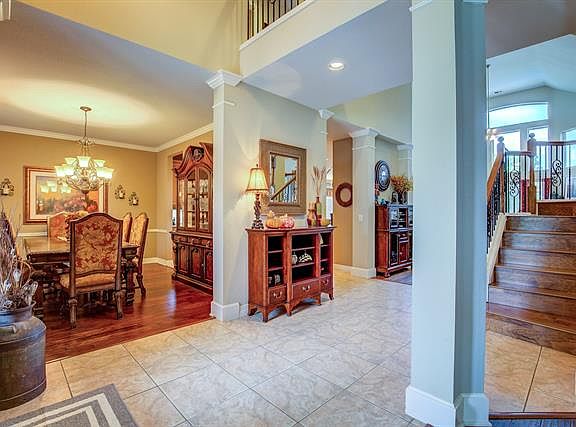 3rd image of 105 Dunford Dr