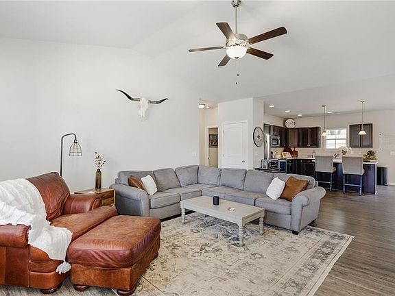 3rd image of 210 Ashwood Ln