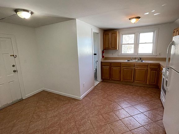 2nd image of 513 Stetson St Floor 3