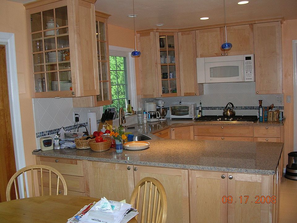 Maple & Silestone Kitchen