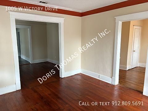 3rd image of 1005 W Victory Dr