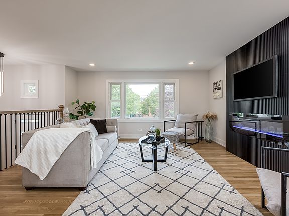 5th image of 9132 Lincolnwood Dr