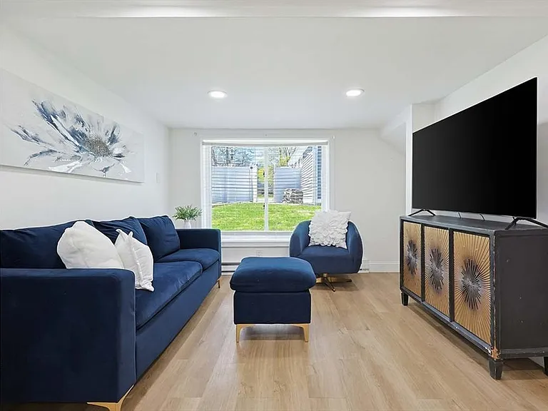 132 Sumner St — Photo 2
