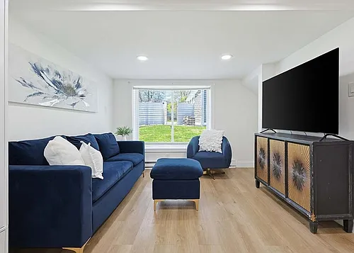 132 Sumner St Photo 1