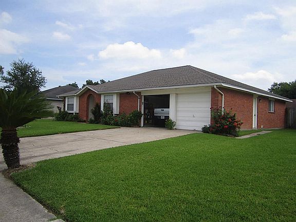 SIDE VIEW OF HOME, LOTS OF FRONT YARD SPACE