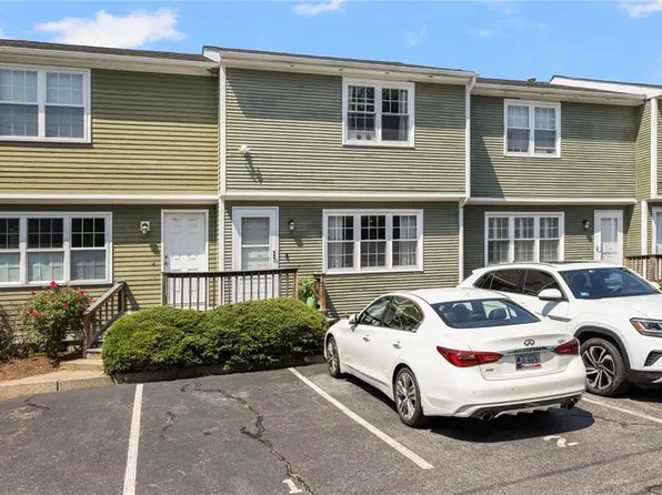 5804 Post Rd APT 2, Warwick, RI 02818