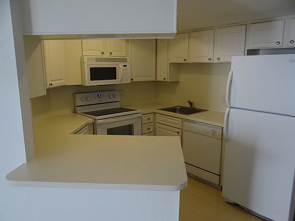 3rd image of 8255 Lake Dr APT 303