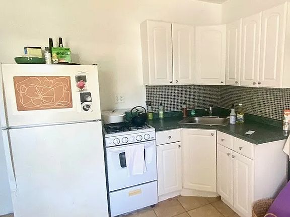 3rd image of 462 17th St #2