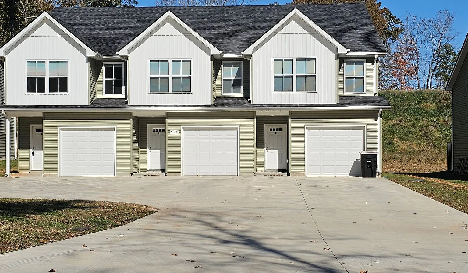 Dead end Street! Close to Post! 3 Bed/2.5 Bath Townhouse! Built in 2023 — Photo 2
