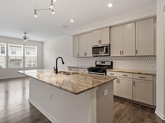 5th image of 1213 Grenshaw Dr