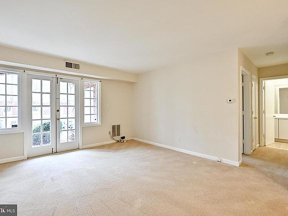 3rd image of 5911 Prince James Dr Suite 21
