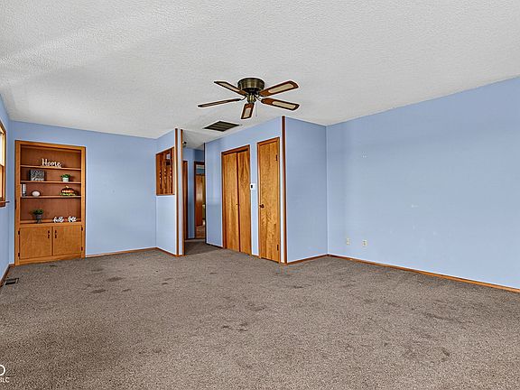 4th image of 736 Ash St