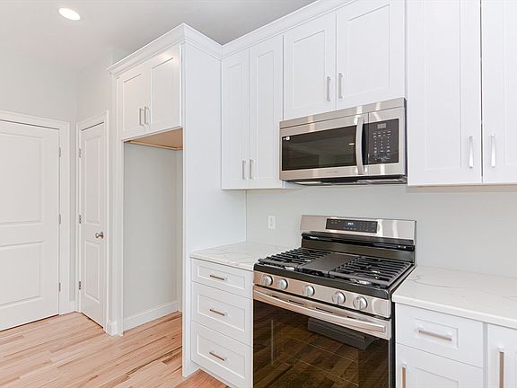 5th image of 44 Fisherville Ter #0