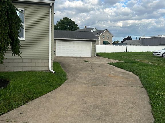 2nd image of 1627 Sycamore Line