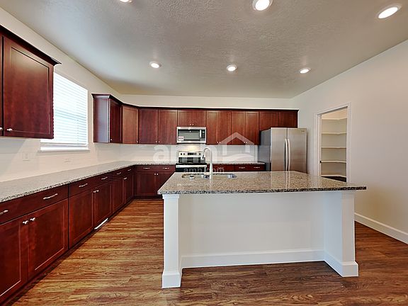 4th image of 334 N Willes Dr